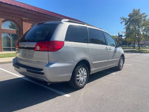 2010 Toyota Sienna LE
