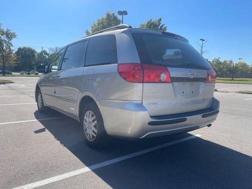 2010 Toyota Sienna LE