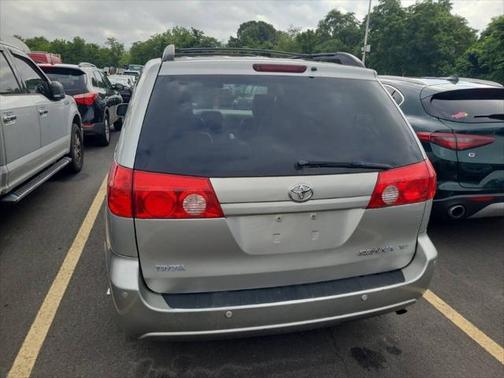 2010 Toyota Sienna XLE