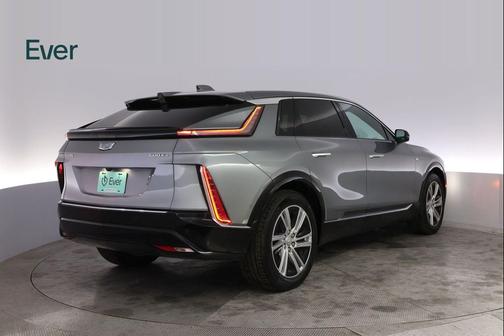 Argent Silver Metallic 2024 Cadillac LYRIQ Tech