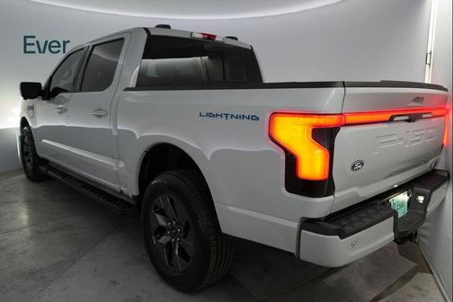 2024 Ford F-150 Lightning LARIAT