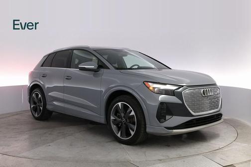 2022 Audi e-tron Premium Plus