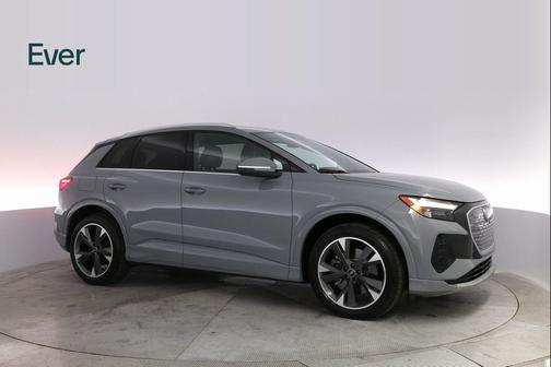 2022 Audi e-tron Premium Plus