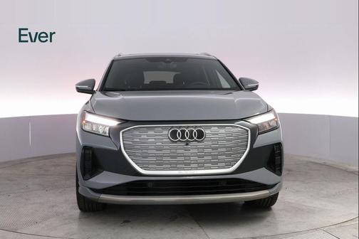 2022 Audi e-tron Premium Plus