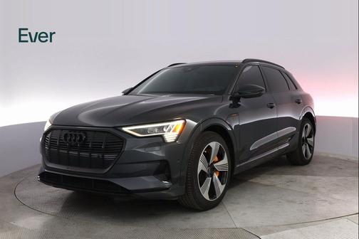 2022 Audi e-tron Premium Plus