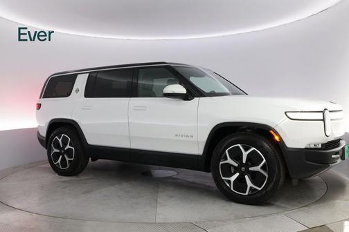 2024 Rivian R1S Adventure