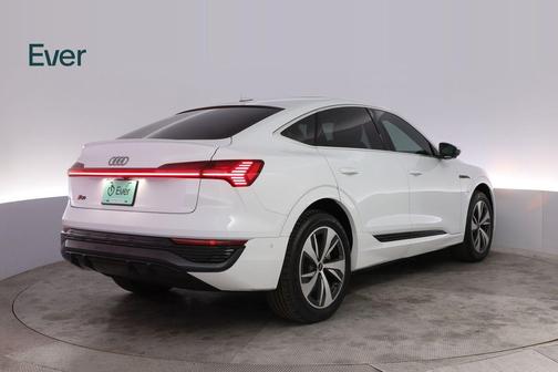 Glacier White Metallic 2024 Audi Q8 e-tron Premium Plus