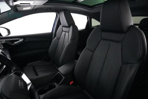 Navarra Blue Metallic 2024 Audi Q4 e-tron Prestige 50 quattro