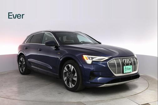 2022 Audi e-tron Premium Plus