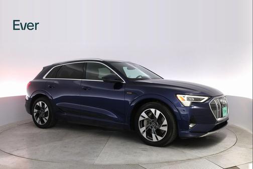 2022 Audi e-tron Premium Plus