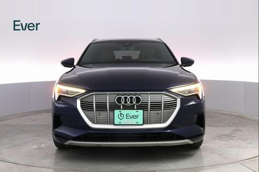 2022 Audi e-tron Premium Plus