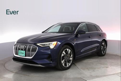2022 Audi e-tron Premium Plus