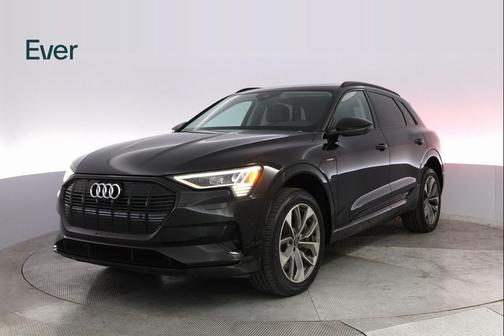 2021 Audi e-tron Premium Plus