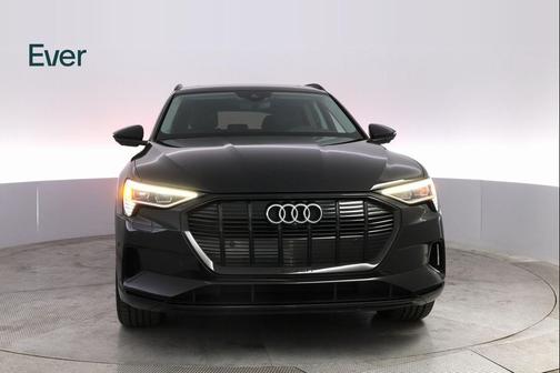 2021 Audi e-tron Premium Plus