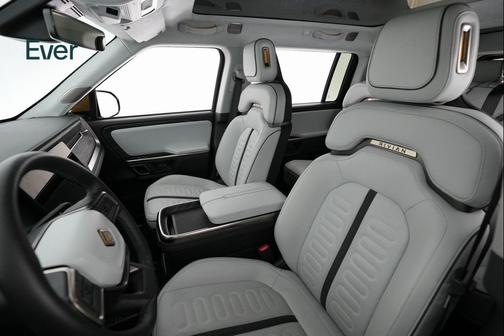 2023 Rivian R1S Adventure