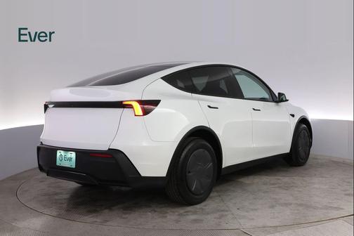 Pearl White Multi-Coat 2026 Tesla Model Y Rear-Wheel Drive