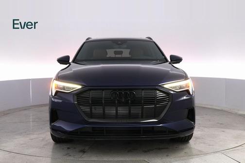 2022 Audi e-tron Premium Plus