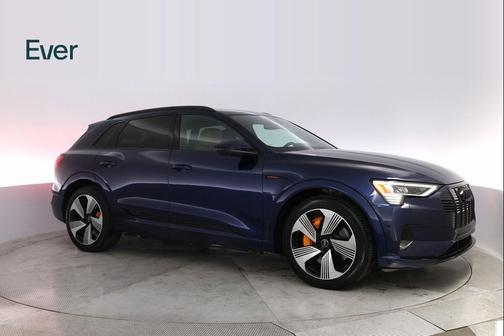 2022 Audi e-tron Premium Plus