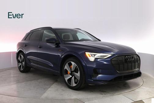 2022 Audi e-tron Premium Plus