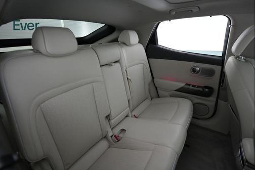 2023 Genesis GV60 Advanced AWD