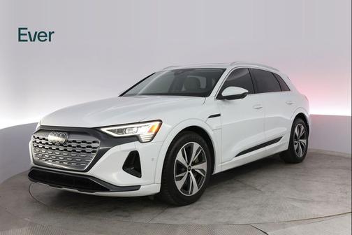 2024 Audi Q8 e-tron Premium Plus