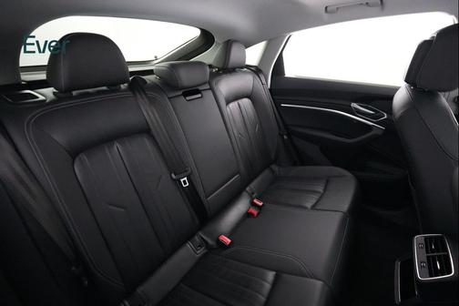 2022 Audi e-tron Sportback S line Premium