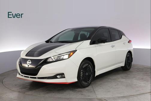 Super Black/Pearl White 2025 Nissan Leaf SV PLUS