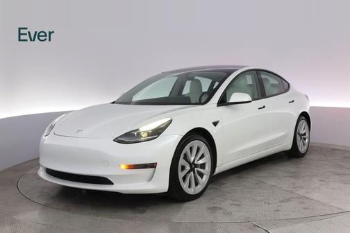 Pearl White Multi-Coat 2022 Tesla Model 3 Standard Range