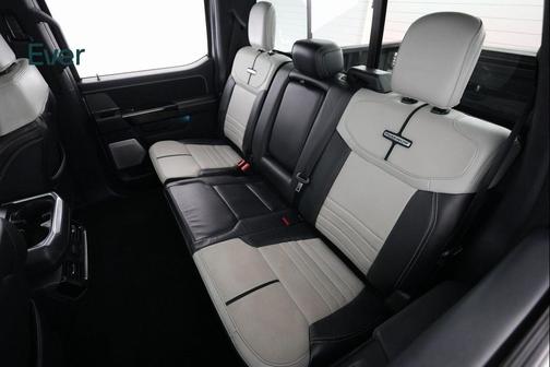 2022 Ford F-150 Lightning Platinum