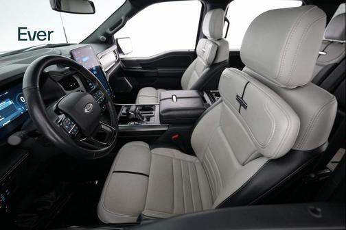 2022 Ford F-150 Lightning Platinum