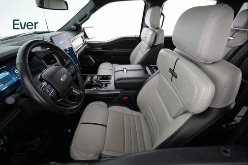 2022 Ford F-150 Lightning Platinum