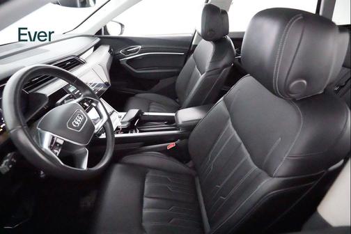 2024 Audi Q8 e-tron Prestige