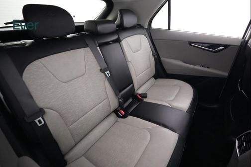 Snow White Pearl 2023 Kia Niro EV Wave