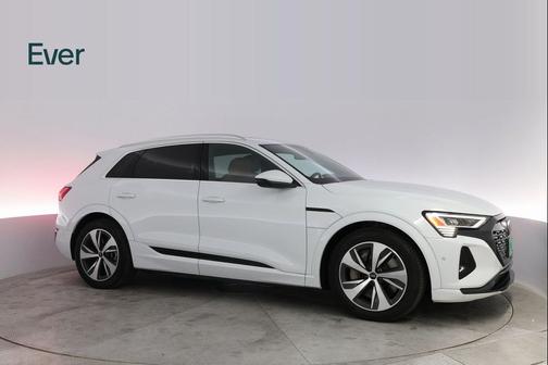 2024 Audi Q8 e-tron Premium Plus
