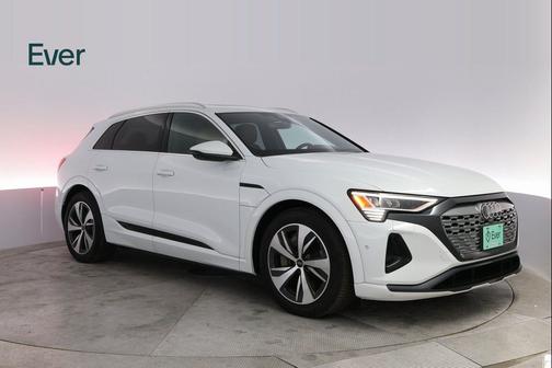 2024 Audi Q8 e-tron Premium Plus