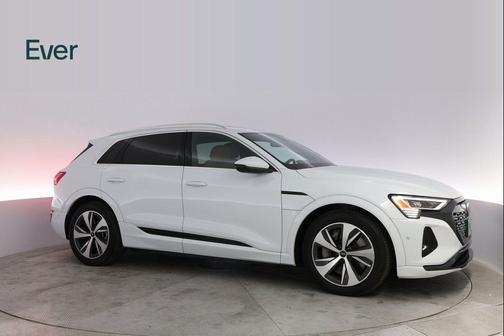 2024 Audi Q8 e-tron Premium Plus