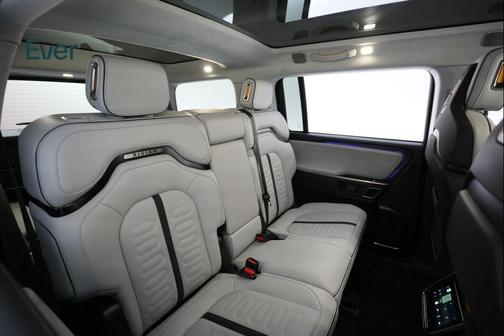 2024 Rivian R1S Adventure