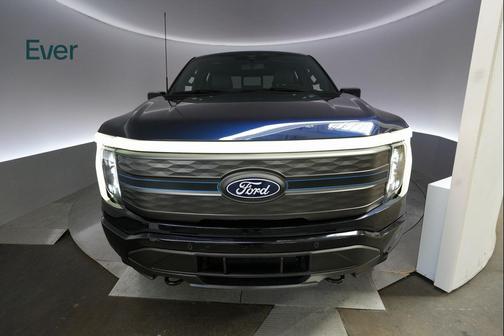2024 Ford F-150 Lightning LARIAT