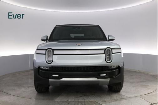 2024 Rivian R1S Adventure