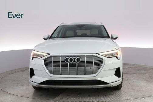 2021 Audi e-tron Premium Plus