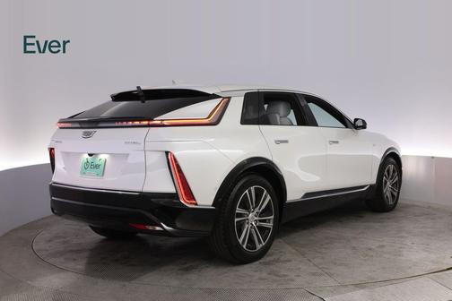 Crystal White Tricoat 2024 Cadillac LYRIQ Luxury