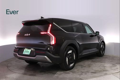 Aurora Black Pearl 2024 Kia EV9 Light Long Range