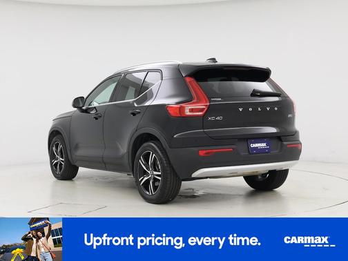 2025 Volvo XC40 B5 Core Bright Theme