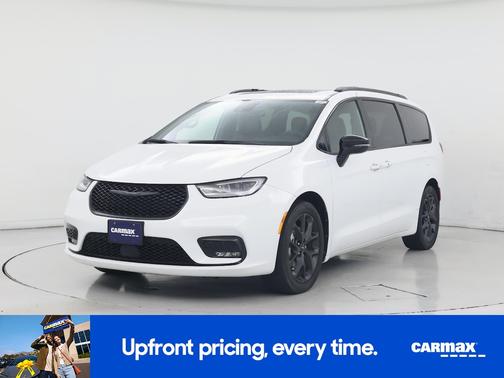 White 2024 Chrysler Pacifica Touring L