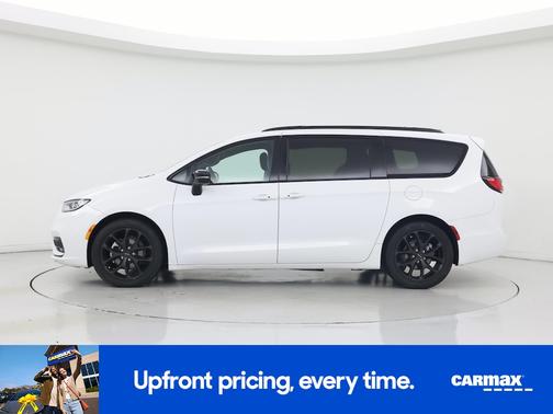 White 2024 Chrysler Pacifica Touring L