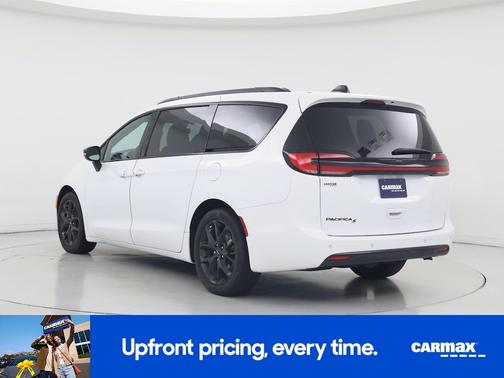 White 2024 Chrysler Pacifica Touring L