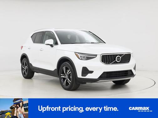 2025 Volvo XC40 B5 Core Bright Theme