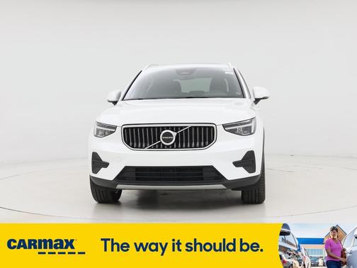 2025 Volvo XC40 B5 Core Bright Theme