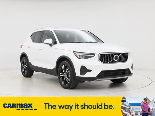 2025 Volvo XC40 B5 Core Bright Theme