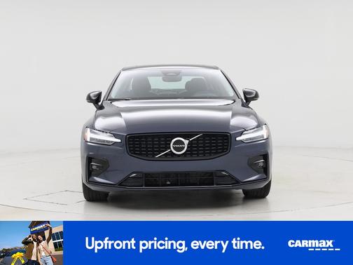 2024 Volvo S60 B5 Core Dark Theme